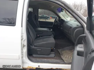 2007 Chevrolet Silverado 1500 LT w/1LT with VIN 3GCEK13397G532557, listed as a IAAI auction lot 41500202 with 216,911 mi miles. Bid and sale history available at carsss.com. Image 5.