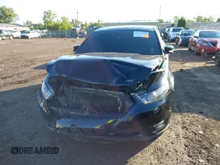 2016 Ford Taurus SHO z VIN 1FAHP2KT4GG140142, wystawiony jako IAAI lot #42332708 z przebiegiem 104 670 mil mil oraz . Historia ofert i sprzedaży dostępna na DreamBid. Obrazek 12.