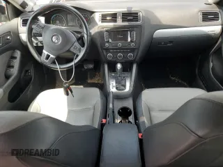 2013 Volkswagen Jetta Hybrid SE with VIN 3VW637AJXDM225219, listed as a Copart auction lot 63197905 with 97,672 mi miles and Clean title. Bid and sale history available at DreamBid. Image 8.