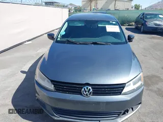 2013 Volkswagen Jetta S с VIN 3VW2K7AJ2DM379876, выставлен на аукционе IAAI как лот 42302215 с пробегом 157 477 миль миль и . История ставок и продаж доступна на DreamBid. Изображение 12.