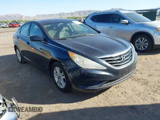 2013 Hyundai Sonata GLS z VIN 5NPEB4ACXDH810745, wystawiony jako IAAI lot #42257271 z przebiegiem 234 079 mil mil oraz . Historia ofert i sprzedaży dostępna na DreamBid. Obrazek 1.