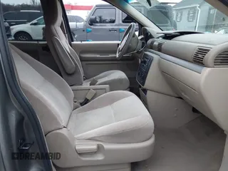 2005 Ford Freestar SE z VIN 2FMZA51625BA54311, wystawiony jako IAAI lot #41120117 z przebiegiem 139 647 mil mil oraz . Historia ofert i sprzedaży dostępna na DreamBid. Obrazek 5.