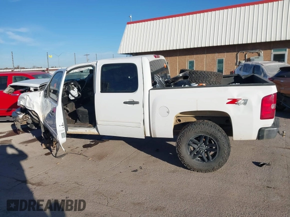 2010 Chevrolet Silverado 1500 LT with VIN 3GCRKSE31AG163396, listed as a IAAI auction lot 41022815 with Not Provided miles and . Bid and sale history available at DreamBid. Image 14.