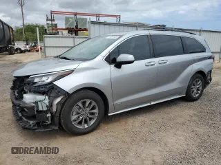2021 Toyota Sienna XLE z VIN 5TDJRKEC4MS003091, wystawiony jako Copart lot #51657445 z przebiegiem 56 092 mil mil oraz Szkoda całkowita • Salvage title. Historia ofert i sprzedaży dostępna na DreamBid. Obrazek 1.