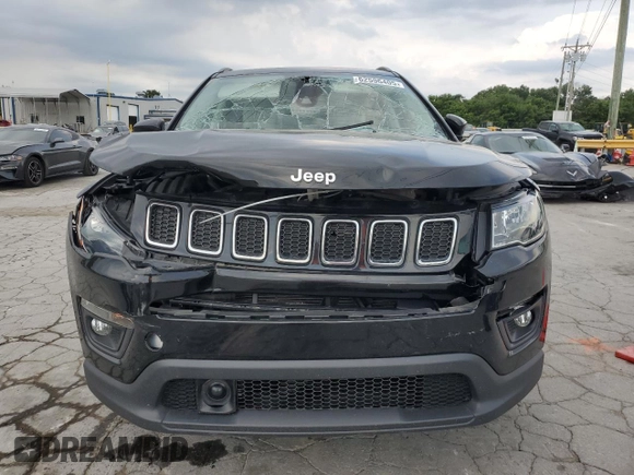2020 Jeep Compass Latitude z VIN 3C4NJCBBXLT257063, wystawiony jako Copart lot #62596405 z przebiegiem 52 686 mil mil oraz Szkoda całkowita • Salvage title. Historia ofert i sprzedaży dostępna na DreamBid. Obrazek 5.