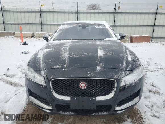 2016 Jaguar XF 35t Premium z VIN SAJBD4BV6GCY11860, wystawiony jako Copart lot #41879565 z przebiegiem 42 304 mil mil oraz Szkoda całkowita • Salvage title. Historia ofert i sprzedaży dostępna na DreamBid. Obrazek 5.