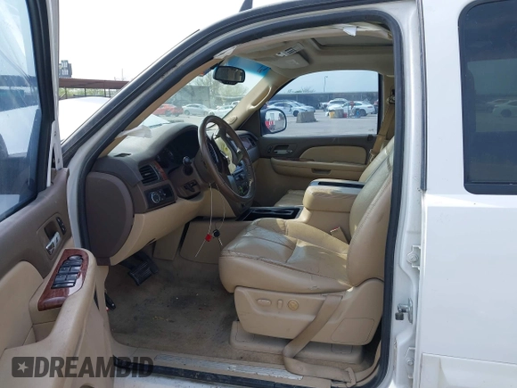 2007 GMC Yukon XL SLT with VIN 1GKFC16047R185002, listed as a IAAI auction lot 41933776 with 189,187 mi miles. Bid and sale history available at carsss.com. Image 5.