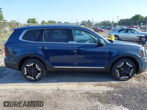 2025 Kia Telluride S with VIN 5XYP64GCXSG587826, listed as a IAAI auction lot 42065749 with 1,864 mi miles and . Bid and sale history available at DreamBid. Image 13.