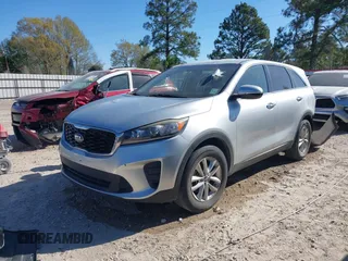 2019 Kia Sorento LX V6 with VIN 5XYPG4A59KG558518, listed as a IAAI auction lot 41808458 with 110,454 mi miles. Bid and sale history available at carsss.com. Image 2.