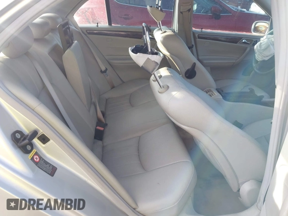2005 Mercedes-Benz C 320 с VIN WDBRF64JX5F565631, выставлен на аукционе IAAI как лот 41416724 с пробегом 154 981 миль миль и . История ставок и продаж доступна на DreamBid. Изображение 8.