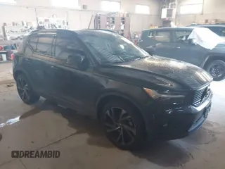 2019 Volvo XC40 Momentum with VIN YV4162XZ6K2015495, listed as a IAAI auction lot 41249446 with 44,597 mi miles. Bid and sale history available at carsss.com. Image 1.