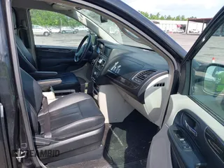 2013 Chrysler Town & Country Touring z VIN 2C4RC1BG5DR742792, wystawiony jako IAAI lot #42005481 z przebiegiem 204 002 mil mil oraz . Historia ofert i sprzedaży dostępna na DreamBid. Obrazek 5.