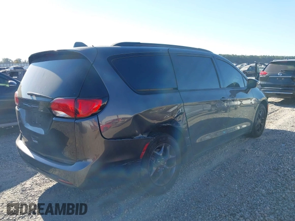 2020 Chrysler Pacifica Touring with VIN 2C4RC1FG1LR245764, listed as a IAAI auction lot 40646472 with 86,119 mi miles and . Bid and sale history available at DreamBid. Image 4.