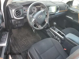 2020 Toyota Tacoma SR5 z VIN 3TMAZ5CN2LM115831, wystawiony jako Copart lot #59134155 z przebiegiem 116 532 mil mil oraz Szkoda całkowita • Salvage title. Historia ofert i sprzedaży dostępna na DreamBid. Obrazek 8.