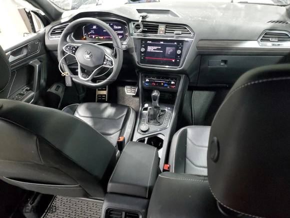 2022 Volkswagen Tiguan SEL R-Line with VIN 3VV4B7AX9NM141266, listed as a Copart auction lot 85086634 with 20,465 mi miles and Salvage Title. Bid and sale history available at carsss.com. Image 8.