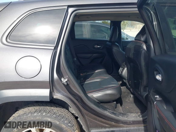 2015 Jeep Cherokee Trailhawk z VIN 1C4PJMBS3FW520328, wystawiony jako IAAI lot #41746017 z przebiegiem 83 485 mil mil oraz . Historia ofert i sprzedaży dostępna na DreamBid. Obrazek 8.