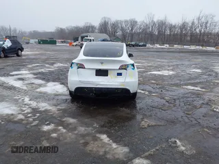 2024 Tesla Model Y Long Range z VIN 7SAYGDEE5RA326577, wystawiony jako IAAI lot #41531364 z przebiegiem 5353 mil mil oraz . Historia ofert i sprzedaży dostępna na DreamBid. Obrazek 16.