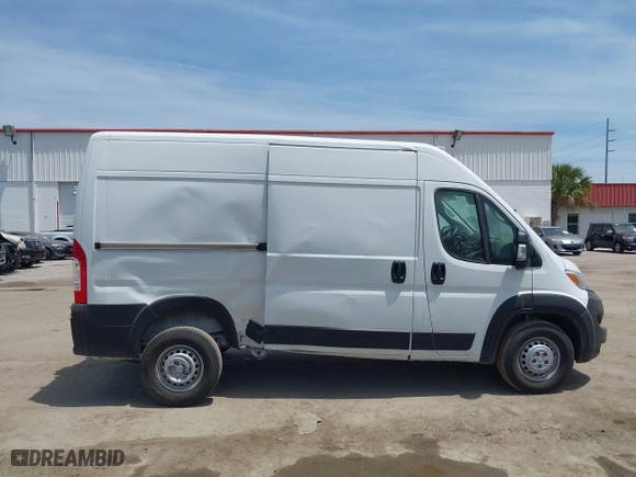 2025 Ram ProMaster Cargo Van Tradesman with VIN 3C6LRVCG2SE513485, listed as a IAAI auction lot 42070229 with 5,030 mi miles. Bid and sale history available at carsss.com. Image 14.