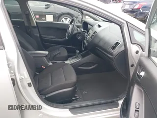 2016 Kia Forte LX z VIN KNAFK4A61G5463466, wystawiony jako IAAI lot #42385579 z przebiegiem 82 806 mil mil oraz . Historia ofert i sprzedaży dostępna na DreamBid. Obrazek 5.