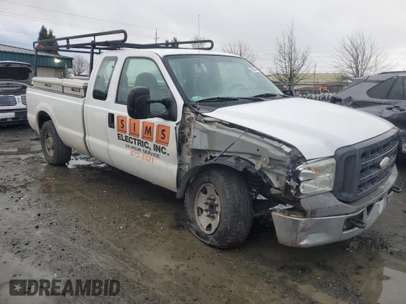 2005 Ford Super Duty F-250 XL with VIN 1FTSX20565EB83099, listed as a Copart auction lot 43036775 with 183,912 mi miles and Salvage Title. Bid and sale history available at carsss.com. Image 4.