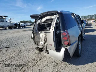 2009 GMC Yukon Denali z VIN 1GKFK03239R254526, wystawiony jako Copart lot #84665244 z przebiegiem 230 811 mil mil oraz Szkoda całkowita • Salvage title. Historia ofert i sprzedaży dostępna na DreamBid. Obrazek 6.