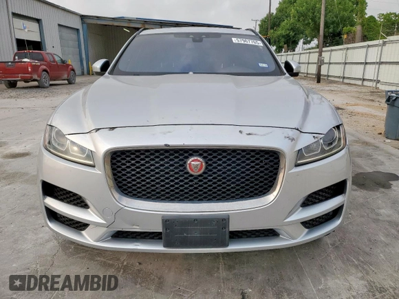 2017 Jaguar F-Pace 20d Premium with VIN SADCJ2BN8HA092712, listed as a Copart auction lot 57967765 with 90,257 mi miles and Clean title. Bid and sale history available at DreamBid. Image 5.