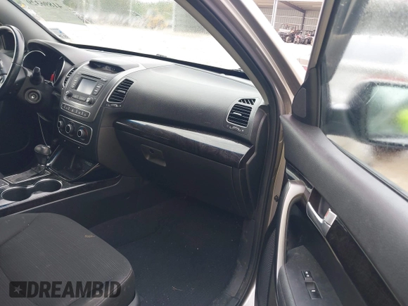 2014 Kia Sorento LX with VIN 5XYKT4A7XEG532862, listed as a IAAI auction lot 41896329 with 97,861 mi miles and . Bid and sale history available at carsss.com. Image 5.