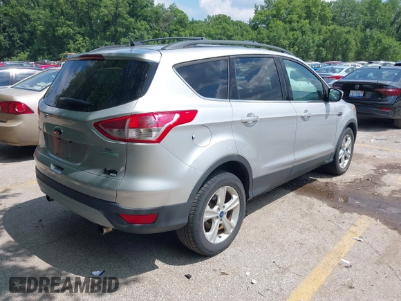 2013 Ford Escape SE z VIN 1FMCU0GXXDUC92917, wystawiony jako IAAI lot #42458117 z przebiegiem 136 006 mil mil oraz . Historia ofert i sprzedaży dostępna na DreamBid. Obrazek 4.