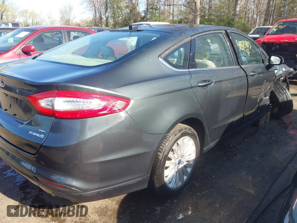 2015 Ford Fusion SE Hybrid with VIN 3FA6P0LU2FR135144, listed as a IAAI auction lot 41975973 with 89,315 mi miles. Bid and sale history available at carsss.com. Image 4.