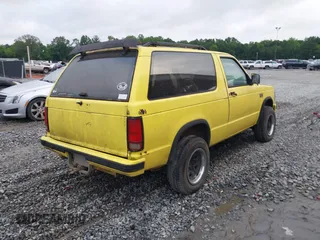 1989 Chevrolet Blazer z VIN 1GNCT18Z7K8226240, wystawiony jako IAAI lot #42367663 z przebiegiem 213 142 mil mil oraz . Historia ofert i sprzedaży dostępna na DreamBid. Obrazek 4.