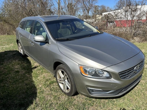 2015 Volvo V60 T5 Drive-E Premier with VIN YV140MEK6F1245353, listed as a IAAI auction lot 41713825 with 131,682 mi miles. Bid and sale history available at carsss.com. Image 1.