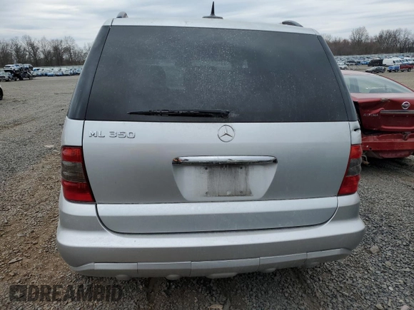 2005 Mercedes-Benz M 350 z VIN 4JGAB57E25A538743, wystawiony jako Copart lot #51050965 z przebiegiem 130 204 mil mil oraz Szkoda całkowita • Salvage title. Historia ofert i sprzedaży dostępna na DreamBid. Obrazek 6.