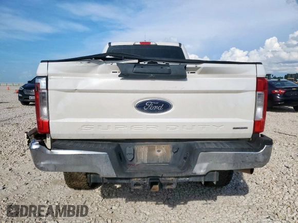 2018 Ford F-250 XL z VIN 1FT7W2B6XJED02815, wystawiony jako Copart lot #63016315 z przebiegiem 314 876 mil mil oraz Szkoda całkowita • Salvage title. Historia ofert i sprzedaży dostępna na DreamBid. Obrazek 6.