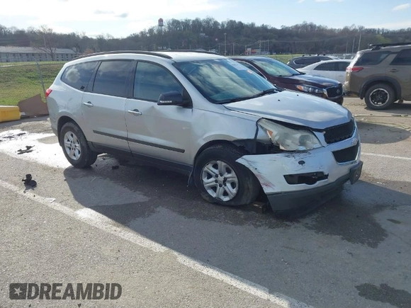 2012 Chevrolet Traverse LS z VIN 1GNKRFED7CJ330186, wystawiony jako IAAI lot #41806198 z przebiegiem 132 703 mil mil oraz . Historia ofert i sprzedaży dostępna na DreamBid. Obrazek 1.