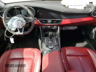2018 Alfa Romeo Giulia z VIN ZARFAEBN6J7597943, wystawiony jako Copart lot #88288745 z przebiegiem 105 551 mil mil oraz Szkoda całkowita • Salvage title. Historia ofert i sprzedaży dostępna na DreamBid. Obrazek 8.