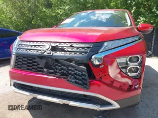 2024 Mitsubishi Eclipse Cross SE z VIN JA4ATWAA7RZ003387, wystawiony jako IAAI lot #42691727 z przebiegiem 40 419 mil mil oraz . Historia ofert i sprzedaży dostępna na DreamBid. Obrazek 6.