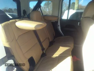 2018 Jeep Wrangler Unlimited Sahara z VIN 1C4HJXEG0JW207873, wystawiony jako IAAI lot #41213655 z przebiegiem 61 043 mil mil oraz . Historia ofert i sprzedaży dostępna na DreamBid. Obrazek 8.