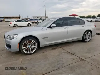 2013 BMW 7 Series 750Li z VIN WBAYE8C52DD133042, wystawiony jako Copart lot #59797555 z przebiegiem 137 406 mil mil oraz Czysty tytuł • Clean title. Historia ofert i sprzedaży dostępna na DreamBid. Obrazek 1.
