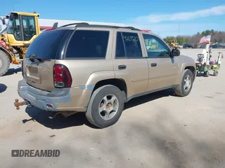2007 Chevrolet TrailBlazer LS with VIN 1GNDT13S972247860, listed as a IAAI auction lot 42109210 with 259,362 mi miles. Bid and sale history available at carsss.com. Image 4.