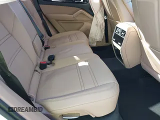 2020 Porsche Cayenne S z VIN WP1AB2AY9LDA28759, wystawiony jako IAAI lot #41832815 z przebiegiem Nie podano mil oraz . Historia ofert i sprzedaży dostępna na DreamBid. Obrazek 8.