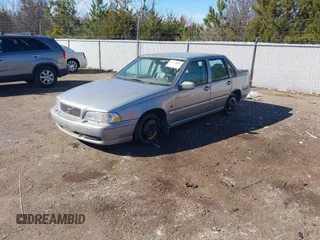 1999 Volvo S70 z VIN YV1LS56D4X2567657, wystawiony jako IAAI lot #41383089 z przebiegiem Nie podano mil oraz . Historia ofert i sprzedaży dostępna na DreamBid. Obrazek 2.