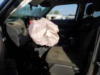 2016 Jeep Patriot Sport z VIN 1C4NJPBA6GD698215, wystawiony jako Copart lot #52164275 z przebiegiem Nie podano mil oraz Szkoda całkowita • Salvage title. Historia ofert i sprzedaży dostępna na DreamBid. Obrazek 7.