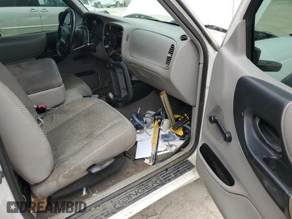 2000 Ford Ranger XLT with VIN 1FTZR15X0YTA48536, listed as a Copart auction lot 46986615 with 159,319 mi miles and Salvage Title. Bid and sale history available at carsss.com. Image 8.