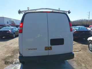 2008 Chevrolet Express Cargo Van with VIN 1GCGG25C481179562, listed as a IAAI auction lot 41582058 with 150,510 mi miles. Bid and sale history available at carsss.com. Image 16.