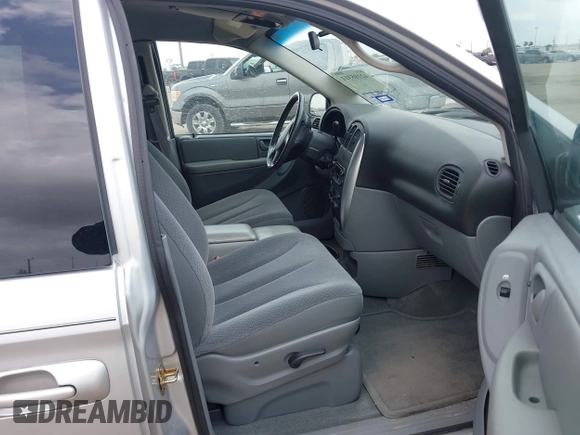 2006 Chrysler Town & Country LWB Touring with VIN 2A4GP54L46R729218, listed as a IAAI auction lot 42105311 with 66,382 mi miles. Bid and sale history available at carsss.com. Image 5.