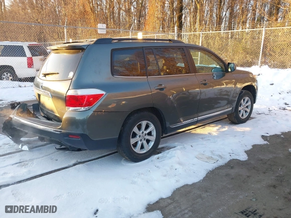 2013 Toyota Highlander with VIN 5TDZK3EH1DS137016, listed as a IAAI auction lot 41292324 with 157,156 mi miles. Bid and sale history available at carsss.com. Image 4.