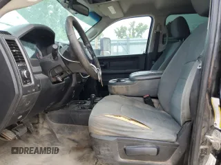 2014 Ram 2500 Tradesman z VIN 3C6UR5HL4EG173873, wystawiony jako Copart lot #55345715 z przebiegiem 299 713 mil mil oraz Czysty tytuł • Clean title. Historia ofert i sprzedaży dostępna na DreamBid. Obrazek 7.