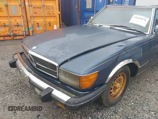 1985 Mercedes-Benz 380 z VIN WDBBA45C1FA018962, wystawiony jako IAAI lot #42449076 z przebiegiem 142 436 mil mil oraz . Historia ofert i sprzedaży dostępna na DreamBid. Obrazek 6.