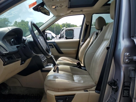 2013 Land Rover LR2 z VIN SALFR2BG8DH361823, wystawiony jako Copart lot #65696275 z przebiegiem 158 008 mil mil oraz Czysty tytuł • Clean title. Historia ofert i sprzedaży dostępna na DreamBid. Obrazek 7.