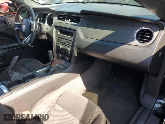 2013 Ford Mustang V6 с VIN 1ZVBP8AM8D5206550, выставлен на аукционе Copart как лот 59400935 с пробегом 157 747 миль миль и Списание • Salvage title. История ставок и продаж доступна на DreamBid. Изображение 8.